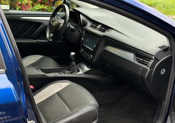 Toyota Avensis cena 66900 przebieg: 106000, rok produkcji 2018 z Kraków małe 121